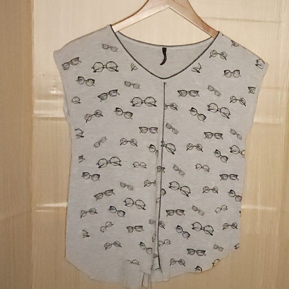 Edista Grey Glasses Short Sleeve Top Small